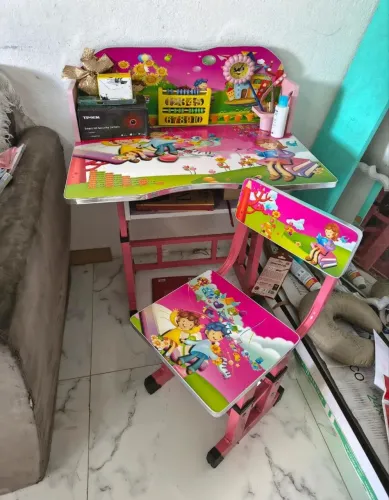 Mesa de estudo infantil