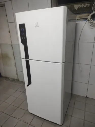 Geladeira Electrolux frost free pintura original gelando perfeitamente faço entrega