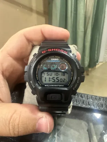 Vendo g-shock original excelente estado.