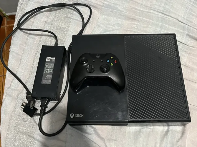 Xbox ONE FAT 500 GB + 1 controle + fonte originais - tudo funcionando