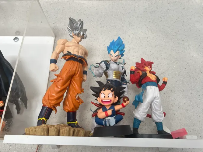 Vendo coleção de bonecos 