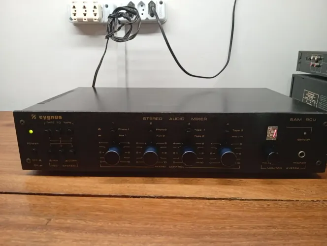 Mixer Cygnus SAM-800 preto