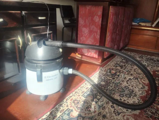 Aspirador Electrolux Hidrovac A10 7