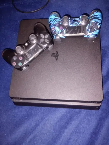 Vendo ps4 slim com Dois controles