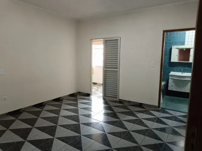 Casa com 4 Quarto(s) e 3 banheiro(s) para Alugar, 140 m² por R$ 3750 / Mês