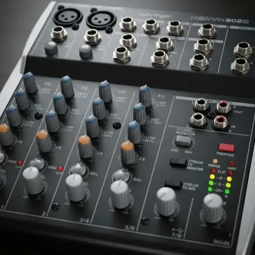 Mesa de som Behringer Xenyx 802S