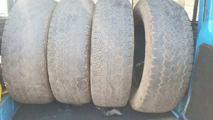 4 pneus goodyear Wrangler R16 245/70 usados