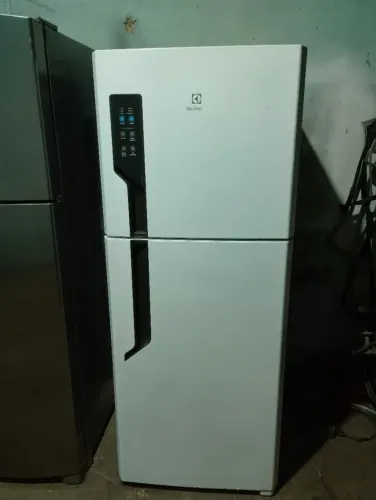 Geladeira Eletrolux Frost Free 220V