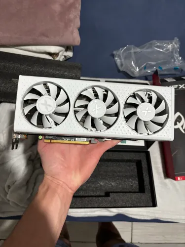 Placa de vídeo RX7600 8gb White Edition
