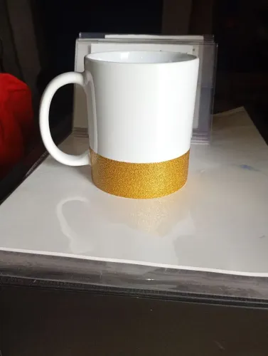 Xícara personalizada com glitter cor dourado com foto ou frase