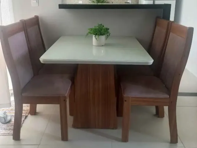 Mesa de Jantar 4 Lugares com Tampo de Vidro