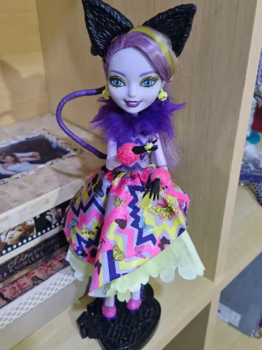 Ever after High Kitty Cheshire way to wonderland