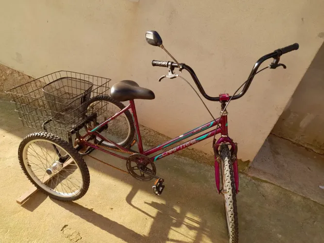 Vendo bicicleta triciclo usada em bom estado R$600,00