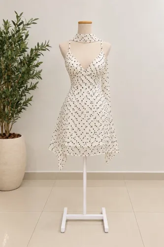 Vestido Curto Feminino Poá Preto e Branco com Lenço | Luméa
