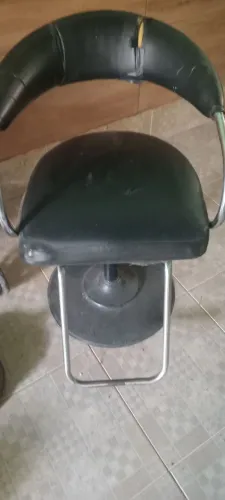 Cadeiras giratórias de barbearia e salão de beleza urgente