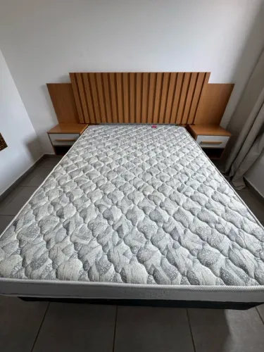 Cama Box Casal Castor Sleep Max D33 - 138x188x52 + Cabeceira com duas mesas de cabeceira