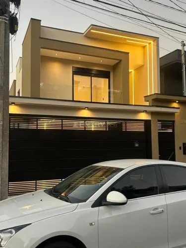 Casa 3 suítes alto padrão em Portais (Polvilho), Cajamar com 260m² de área útil e piscina