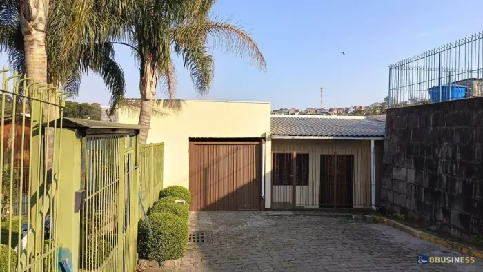 Casa à venda com 3 dormitórios, 2 vagas, Santo Antônio, Caxias do Sul, RS