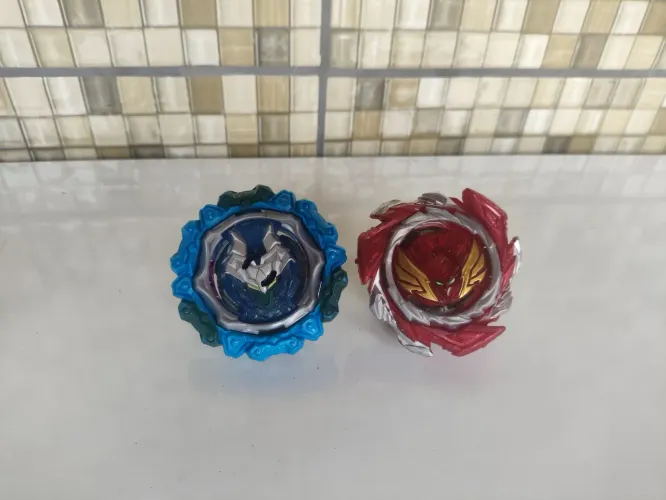 Beyblades: Savior Valkyrie + Gilded Nêmesis N7