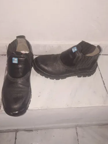Vendo uma bota nunca usada masculino 