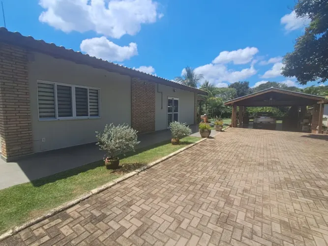 ? VENDE-SE TERRENO DE 5.000 m² ? ÁREA CONSTRUÍDA 300 m² ? HOLAMBRA/SP ? ? LOCALIZAÇÃO CENT