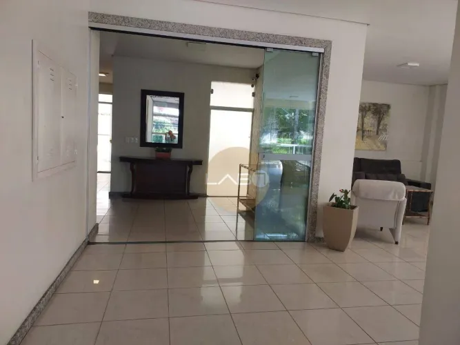 Apartamento 2 dormitórios sendo 1 suíte no centro de Florianópolis próximo da Beira mar.