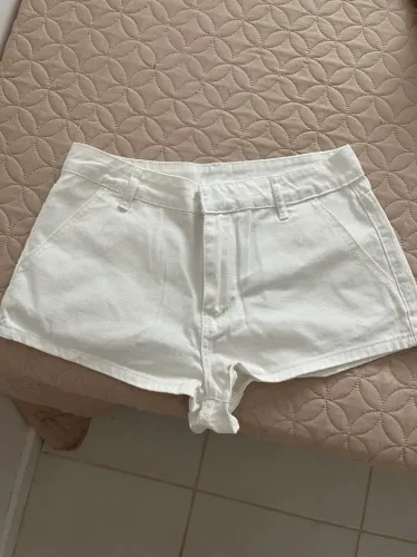 Mini shorts jeans cintura baixa shein