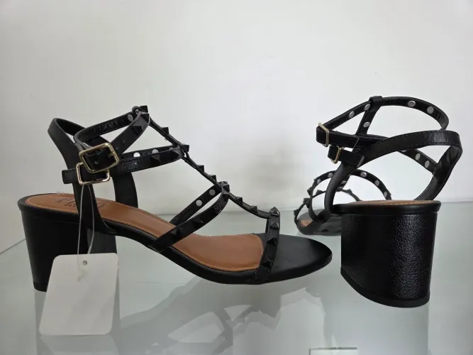 Sandália De Couro Gladiadora Preta Com Tachas