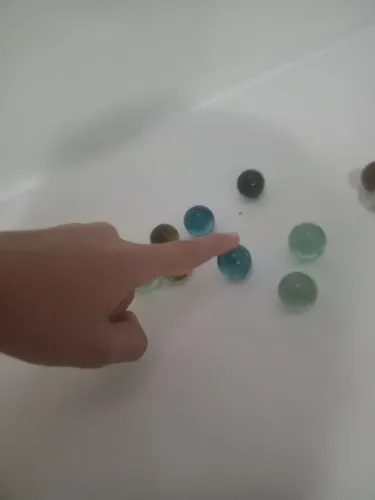 Bolinhas de gude usadas.