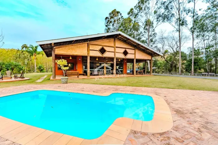 Sitio à venda com 4 suítes, 32 hectares no bairro Pouso Frio em Pindamonhangaba/SP.