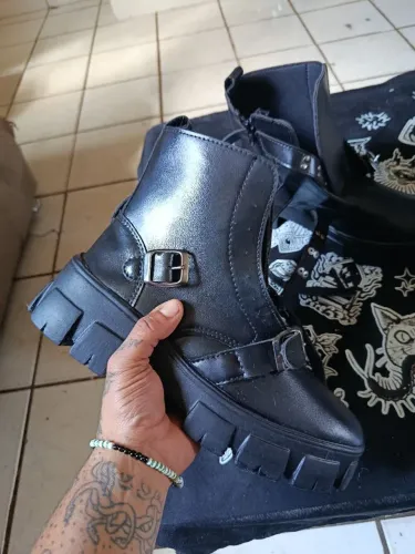 Coturno Tam. 40 Tratorado sem uso