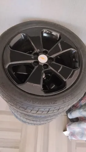 Rodas aro 17 com pneus meia-vida