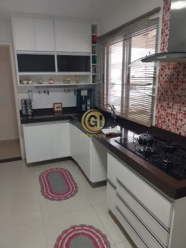 Casa à venda no Condomínio Residence Club: 3 quartos, 1 suíte, área gourmet, garagem cober