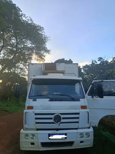 Caminhão Gancheira Refrigeirado 13-180 Toco