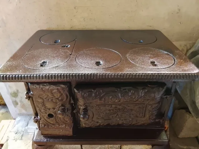 Relíquia! Fogão a Lenha Antigo de Ferro Fundido Marca FUNDIMIG