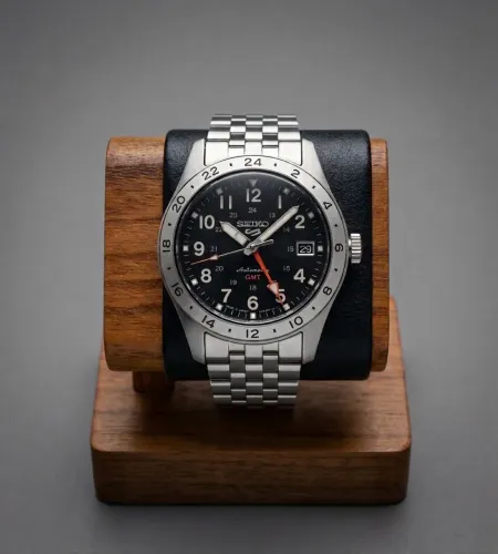 Relógio Seiko 5 Sports Field GMT preto Novo