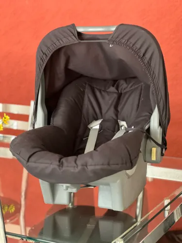 Bebê Conforto Preto em Ótimo Estado