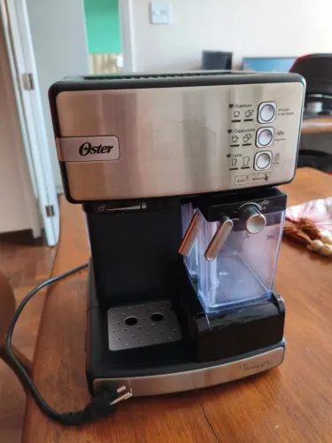 Cafeteira Espresso Oster PrimaLatte 127v