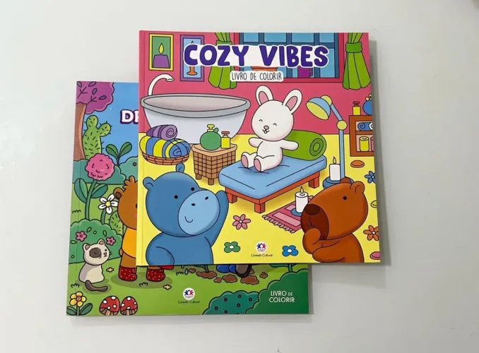 Kit com 2 Livros de Colorir