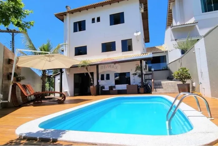 Casa para Aluguel Anual em Condomínio Fechado Balneário Camboriú