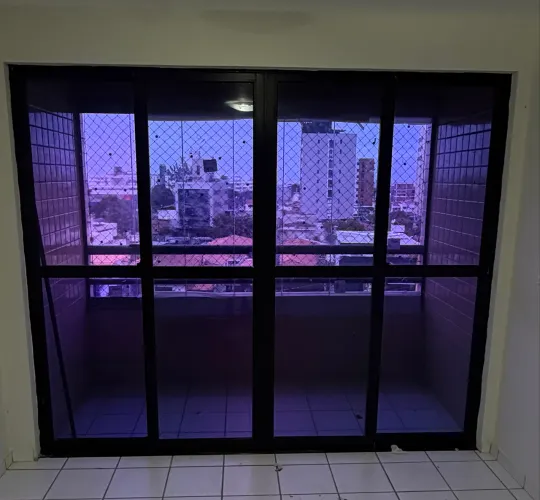 Porta de varanda em alumínio preto