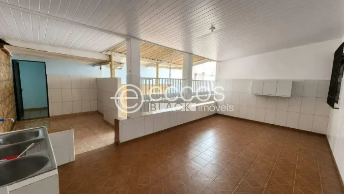 Casa à venda, 3 quartos, 1 suíte, 2 vagas, Presidente Roosevelt - Uberlândia/MG