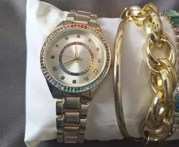 Relogio de pedrinhas e pulseira doirada lindo promocao 