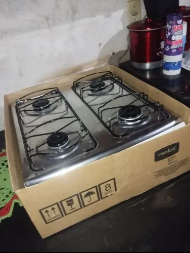 Fogão 4 bocas semi novo um mês de uso só ah gás ele