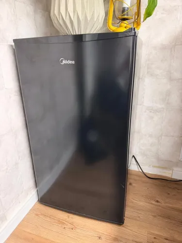 FRIGOBAR MIDEA QUASE NOVO