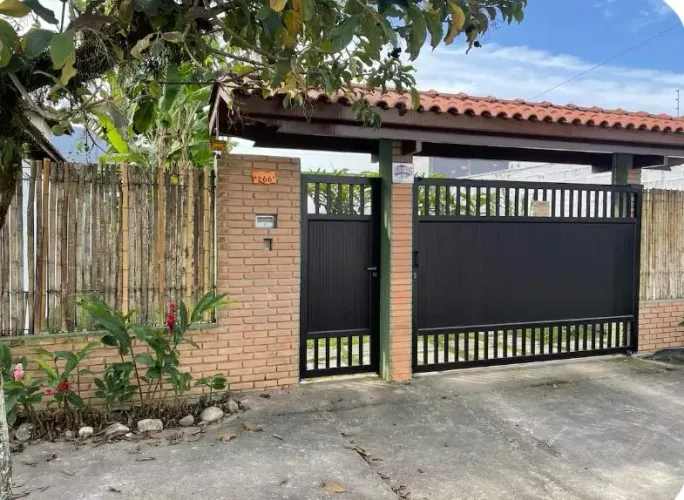 Casa para locação comercial no centro de Ubatuba