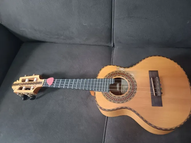 CAVAQUINHO ANDERSON LUTHIER (FAIA)