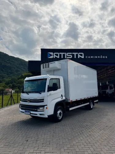 Volkswagen 11-180 Delivery - Baú Refrigerado Gancheiro