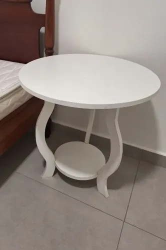 Mesa lateral redonda branca