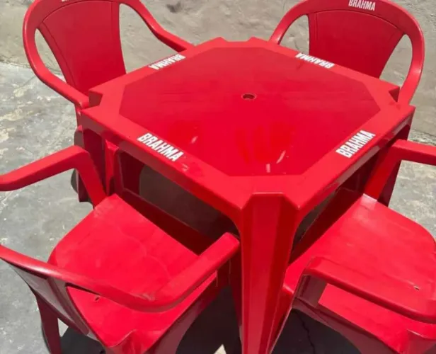 Jogos de mesas e cadeira e guarda sol